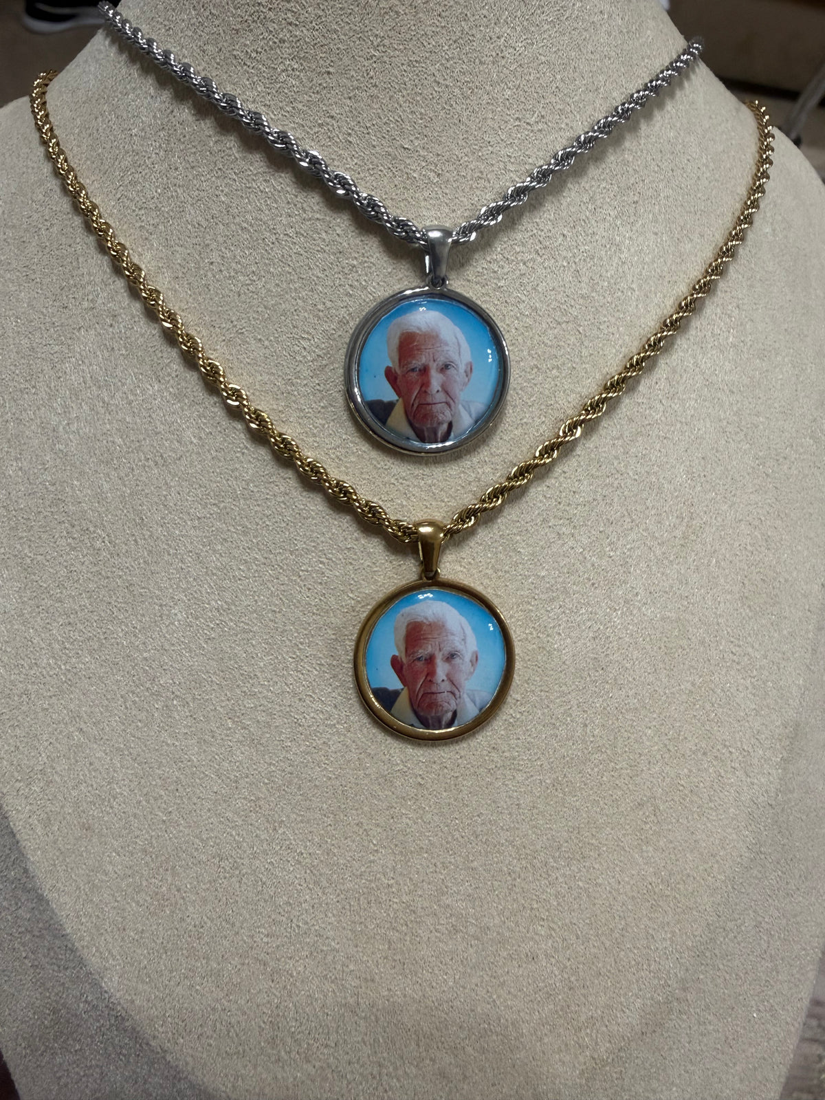 Collana rotondo piccolo con bordo