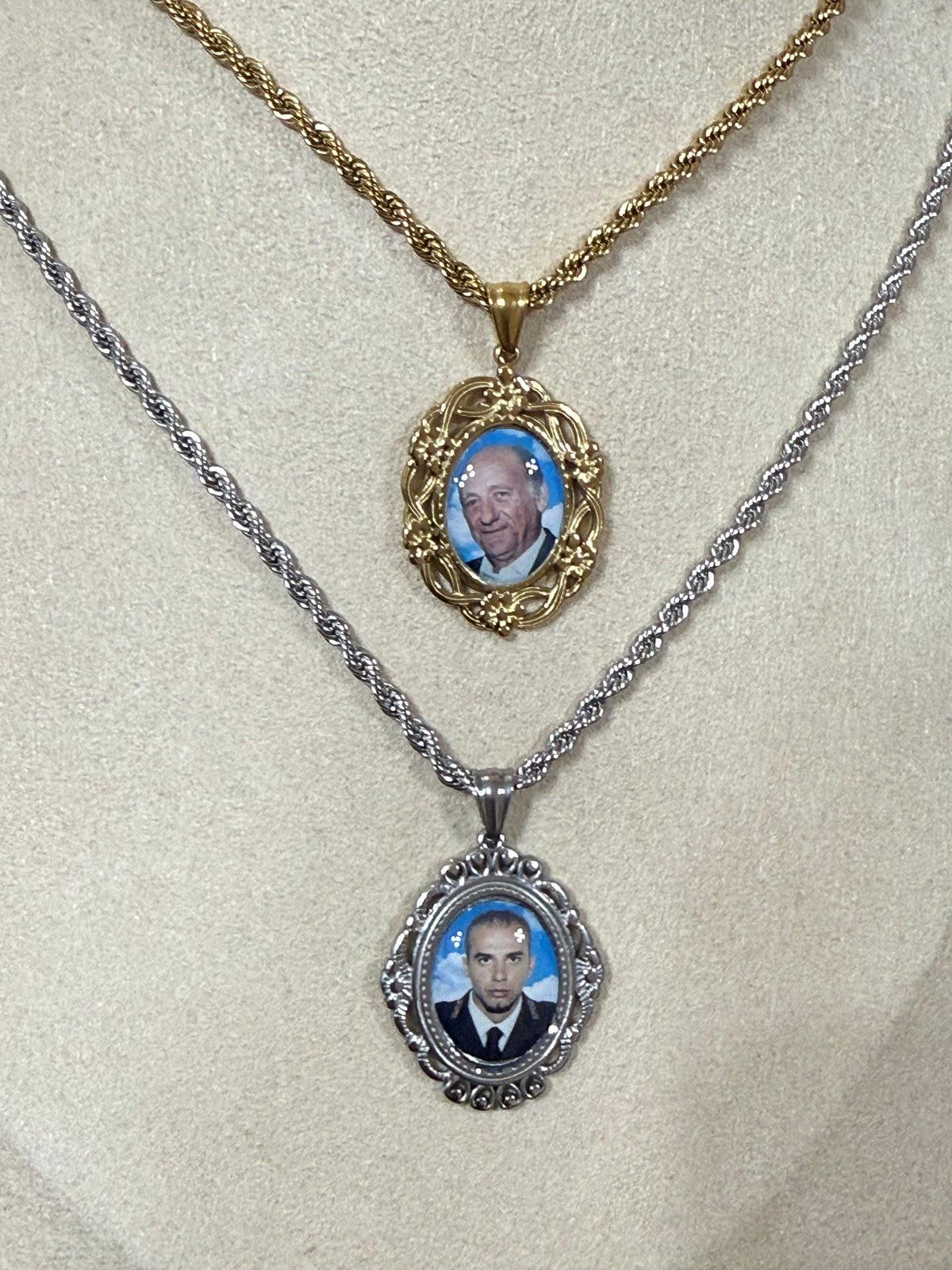 Collana con ovale intrecciato