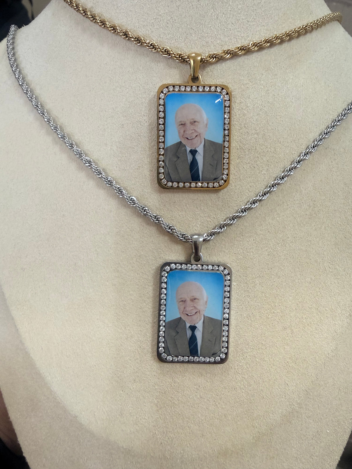 Collana rettangolare con strass