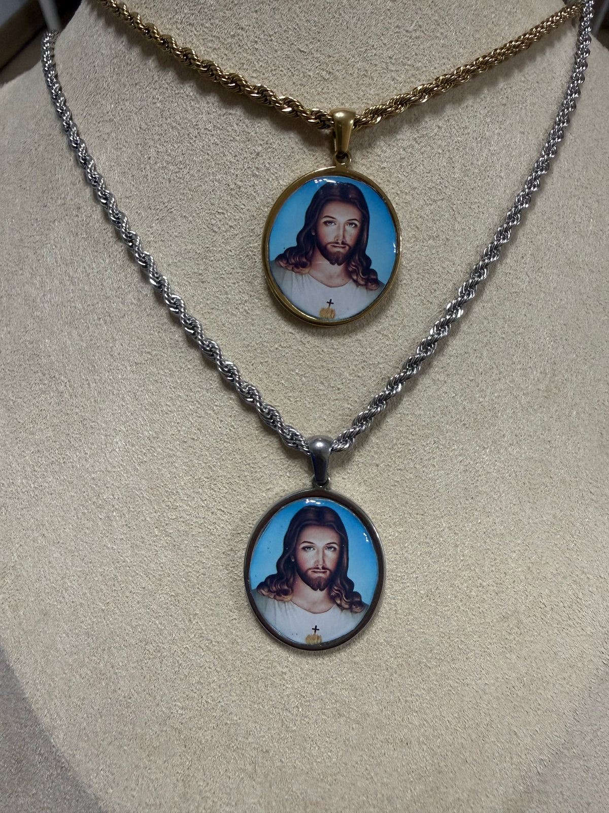 Collana ovale con bordo