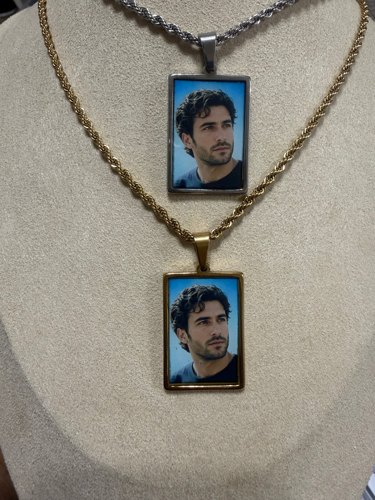 Collana rettangolare con bordo